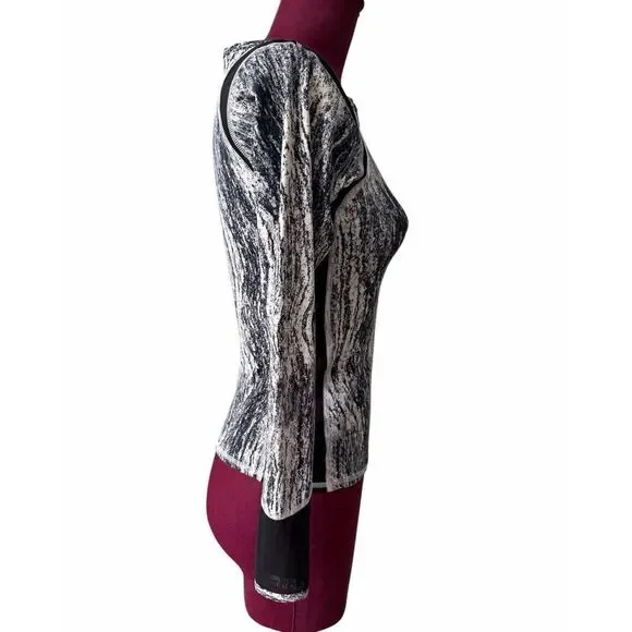 Lululemon Water: Sun Runner 1/2 ZipTexture Twist White Black - Picture 9 of 10